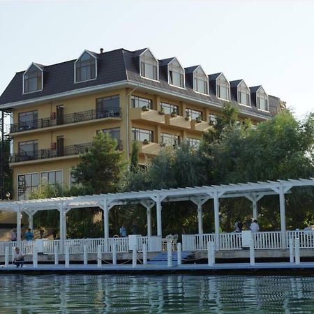 River Side Hotel Mingetjaur Exteriör bild