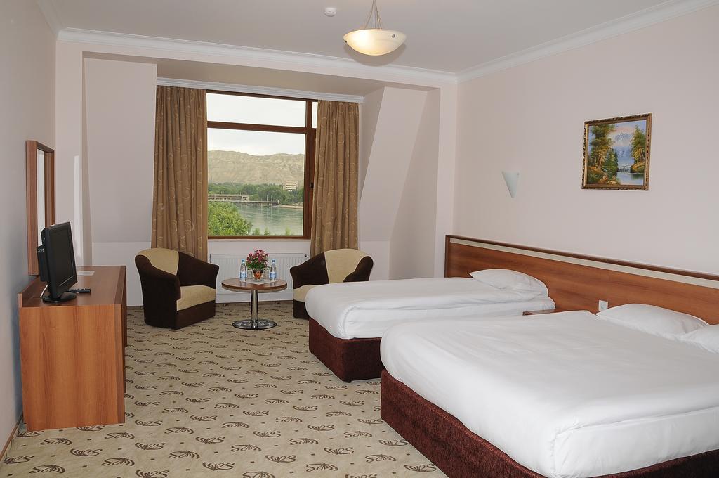River Side Hotel Mingetjaur Rum bild