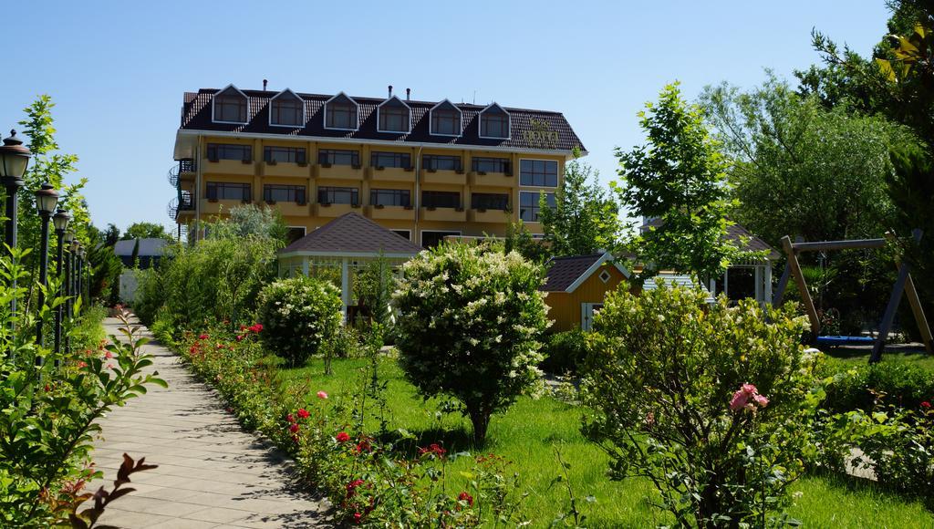 River Side Hotel Mingetjaur Exteriör bild